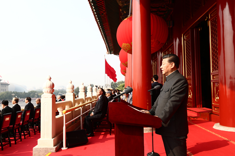 10月1日上(shàng)午，慶祝中華人(rén)民共和(hé / huò)國(guó)成立70周年大(dà)會在(zài)北京天安門廣場隆重舉行。中共中央總書記、國(guó)家主席、中央軍委主席習近平發表重要(yào / yāo)講話。