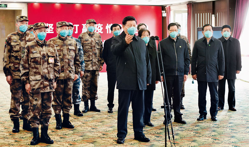 2020年3月10日，中共中央總書記、國(guó)家主席、中央軍委主席習近平專門赴湖北省武漢市考察新冠肺炎疫情防控工作。這(zhè)是(shì)習近平在(zài)火神山醫院指揮中心視頻連線感染科病房，與病房内患者和(hé / huò)醫務人(rén)員親切交流。 